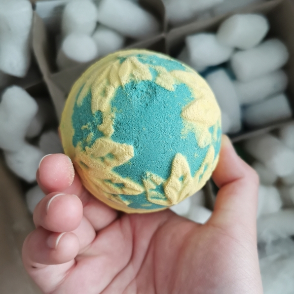 New Lush Druids of Bath bath bomb - Picture 2 of 4